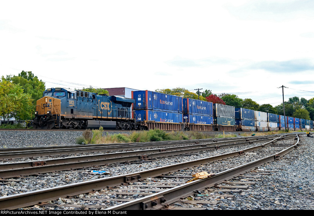 CSX 843 on I-157